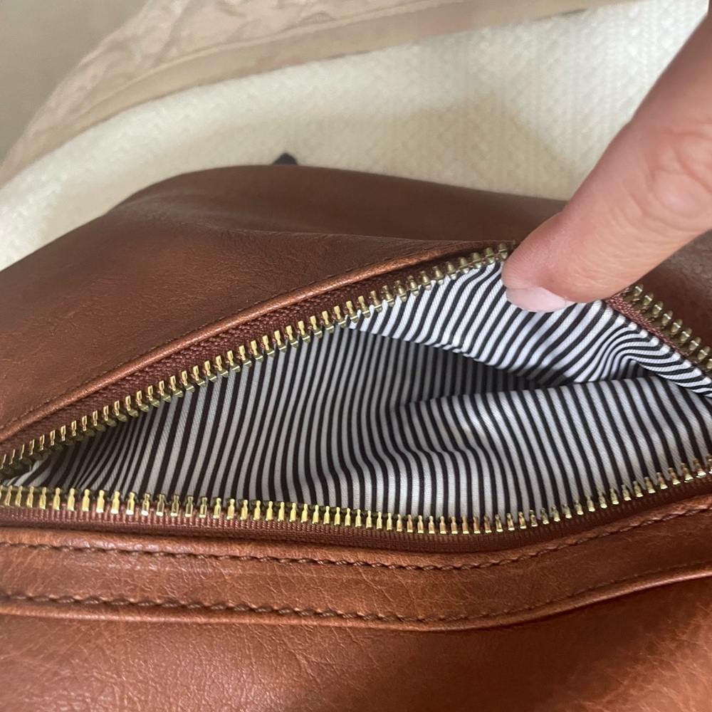 Brand New Deluxity Los Angeles Chic handbag Tan Faux Leather Hobo Bag purse nice - Picture 8 of 9
